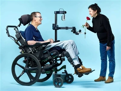 TENTO ROBOT MOHOL BYŤ KĽÚČOM NA POMOC ĽUĎOM SO POSTIHNUTÍM